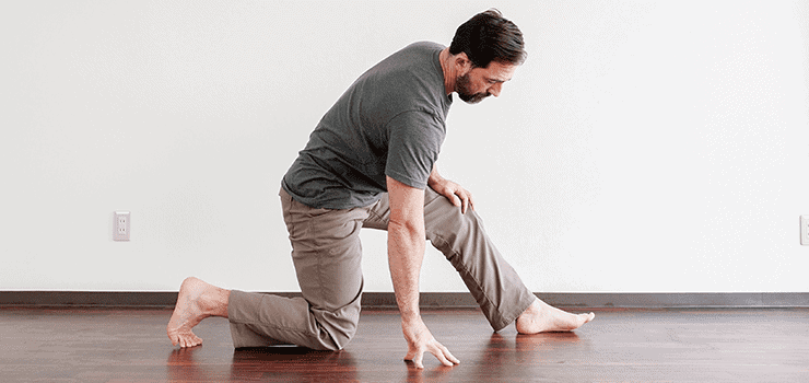 symptoms of tight hip flexors lunge on ground